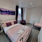 Make Yourself At Home! Large Rooms, Comfy