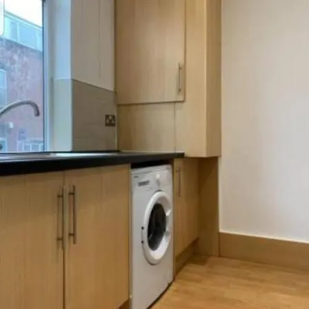 Make Yourself At Home! Large Rooms, Comfy Apartment Leeds (West Yorkshire)