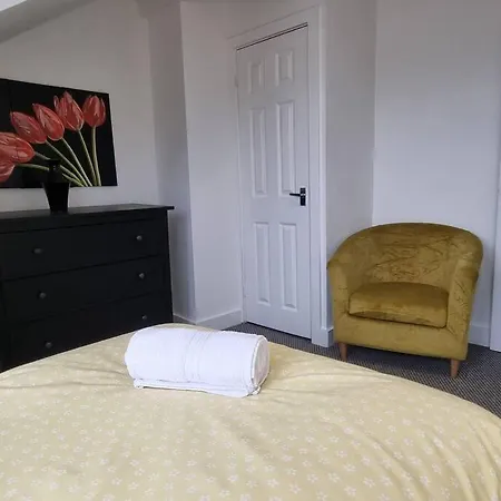 Make Yourself At Home! Large Rooms, Comfy *