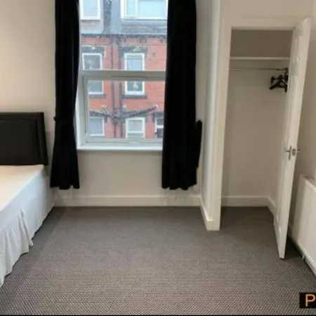 Make Yourself At Home! Large Rooms, Comfy * リーズ