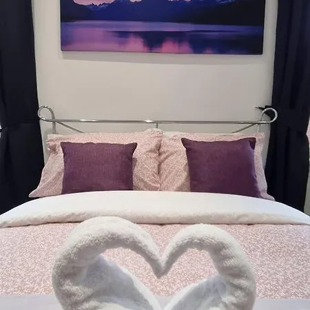 アパート Make Yourself At Home! Large Rooms, Comfy リーズ