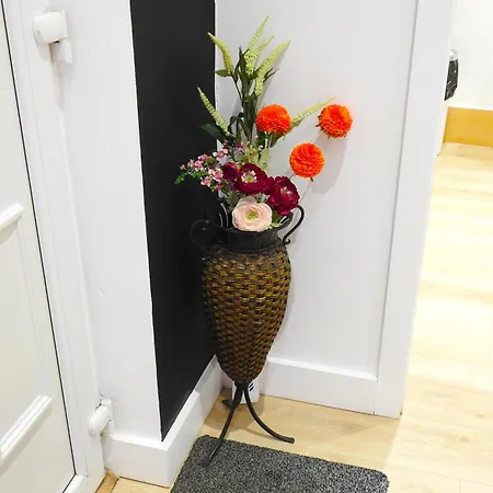 Make Yourself At Home! Large Rooms, Comfy