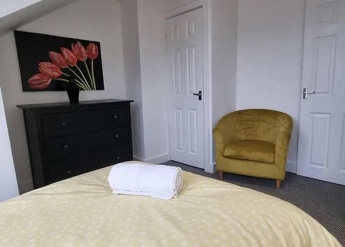 Make Yourself At Home! Large Rooms, Comfy *