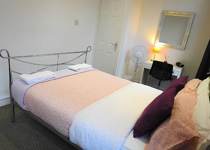 Make Yourself At Home! Large Rooms, Comfy Leeds (West Yorkshire)