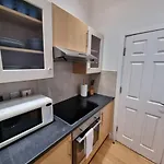 Make Yourself At Home! Large Rooms, Comfy Apartment